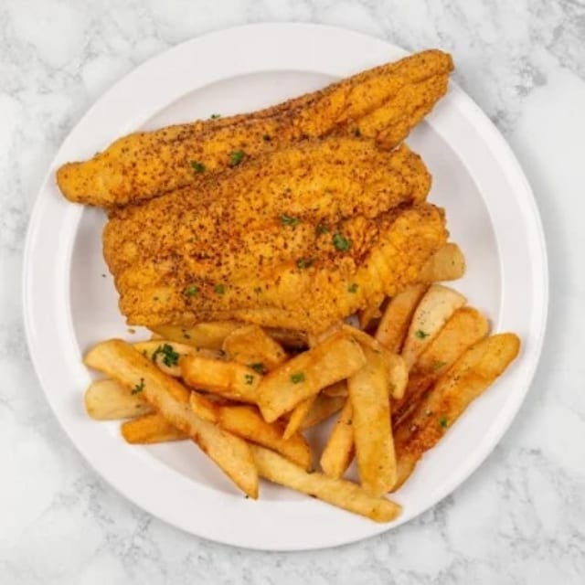Catfish Basket with Fries (2 piece).